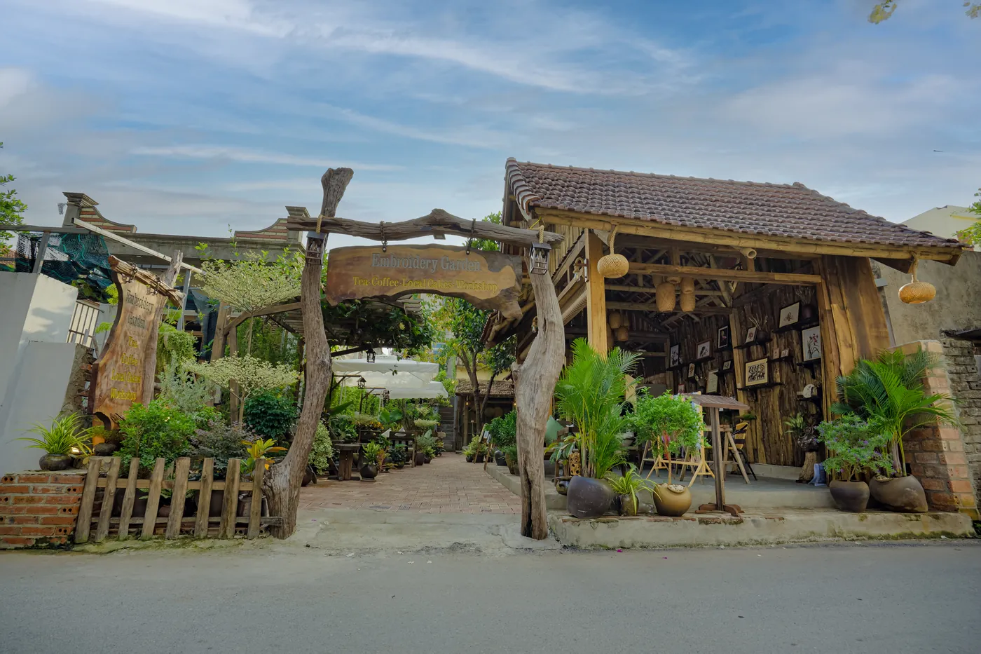 Embroidery Garden in Van Lam Village near the Tam Coc boat pier